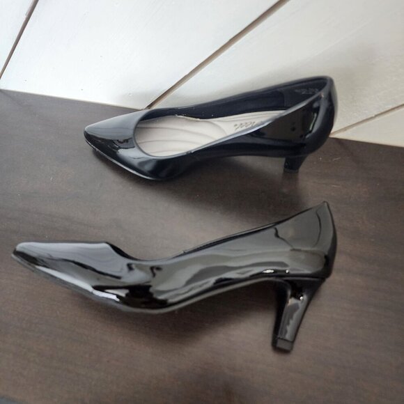 NEW Easy Street Pointe Womens 5.5 M Black Faux Patent Pumps Black 3CT - Picture 3 of 8
